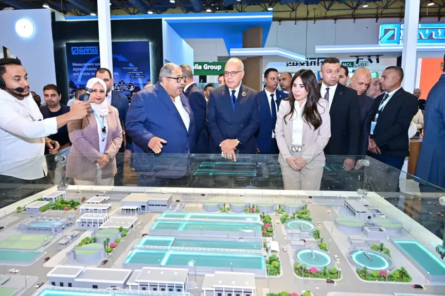 وزيرا الرى والاسكان يتفقدان أجنحة الشركات المشاركة ويطلعان على أحدث تكنولوجيات المياه والصرف الصحي