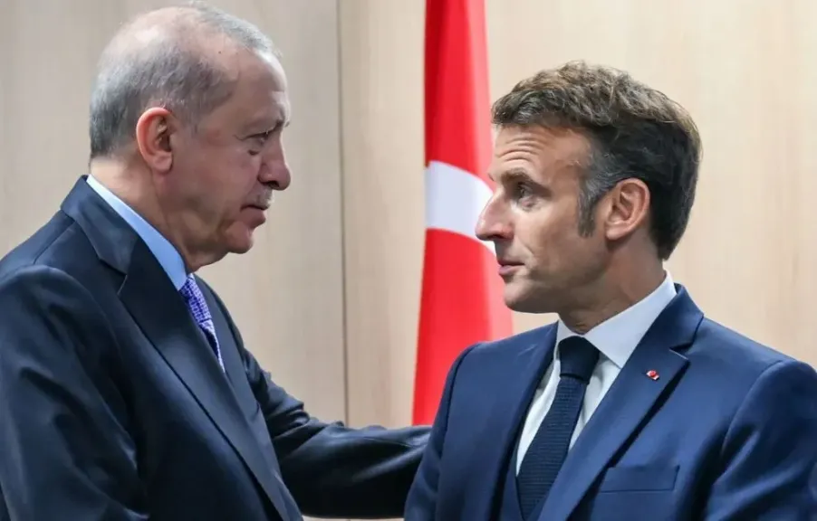 أردوغان يبحث مع ماكرون إصلاح الأمم المتحدة واختيار أمينها العام