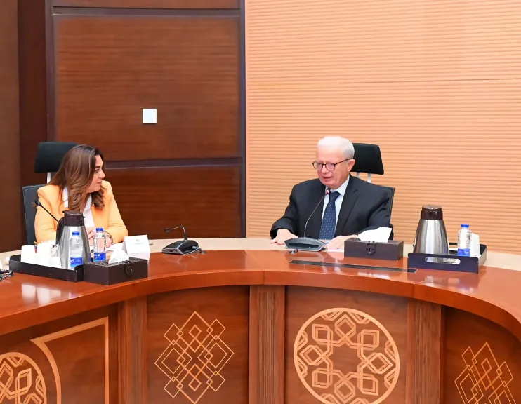 نائب رئيس الوزراء يبحث مع وزيرة التنمية المحلية والبيئة جهود تطوير الأداء بجهاز تنظيم إدارة المخلفات