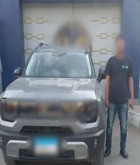 ضبط قائد سيارة صدم شخصين في منطقة المقطم