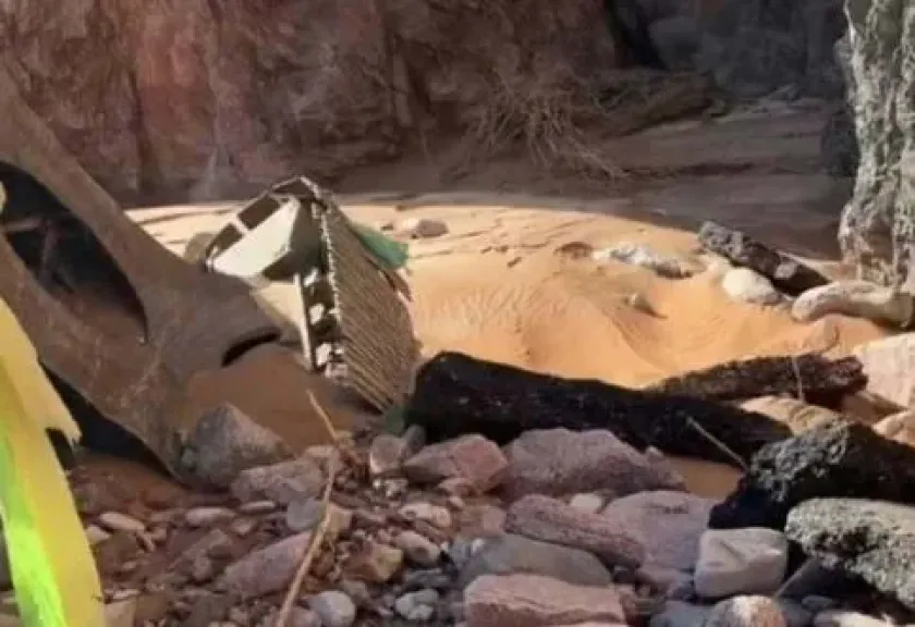 السيول الجارفة في وادي وتير بجنوب سيناء تدمر الطرق جزئيا وتجرف بعض المخيمات