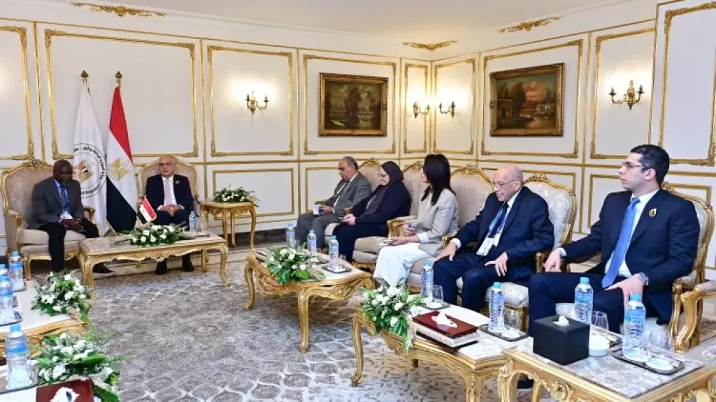 ضمن فعاليات أسبوع القاهرة التاسع للمياه.. الدكتور سويلم يكرّم (٧٦) من قيادات وكوادر الوزارة المتميزين والمحالين للمعاش