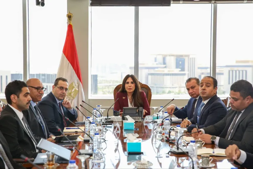 وزيرة الإسكان تستعرض الموقف التنفيذي لمشروعات الشراكة بين هيئة المجتمعات العمرانية الجديدة والقطاع الخاص