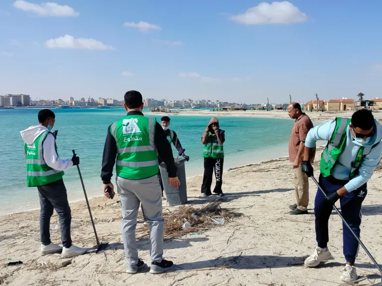 بتوجيهات محافظ مطروح.. إطلاق مبادرة «شواطئ مطروح.. دايمًا أجمل» للحفاظ على نظافة الشواطئ على مدار العام