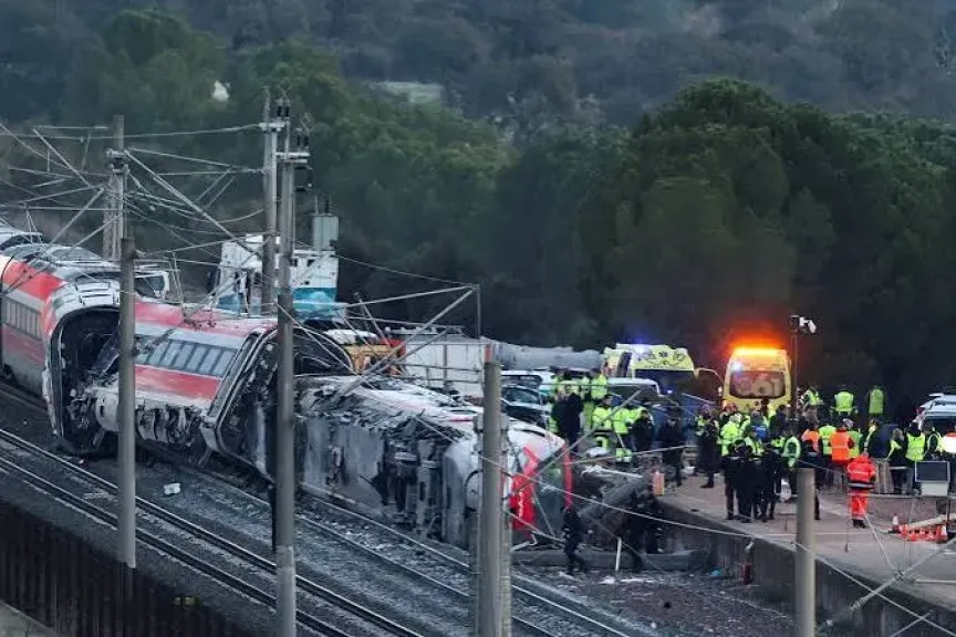 التعرف على هوية 36 ضحية في حادث قطارى إسبانيا