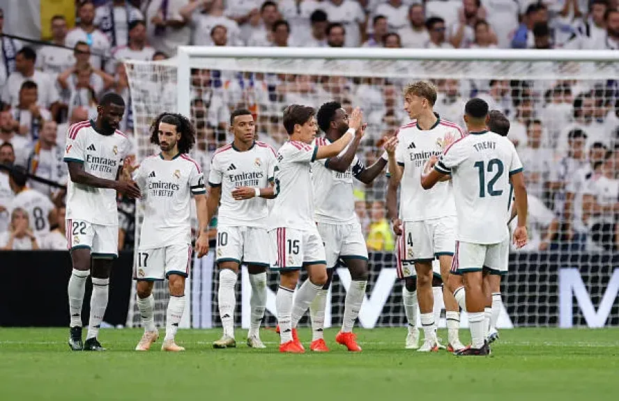 عودة كورتوا وغياب فالفيردي.. مورينيو يعلن قائمة ريال مدريد لمواجهة راسينج